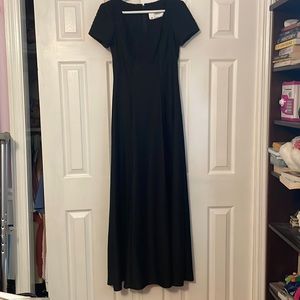 Black long choir dress size 6 womens